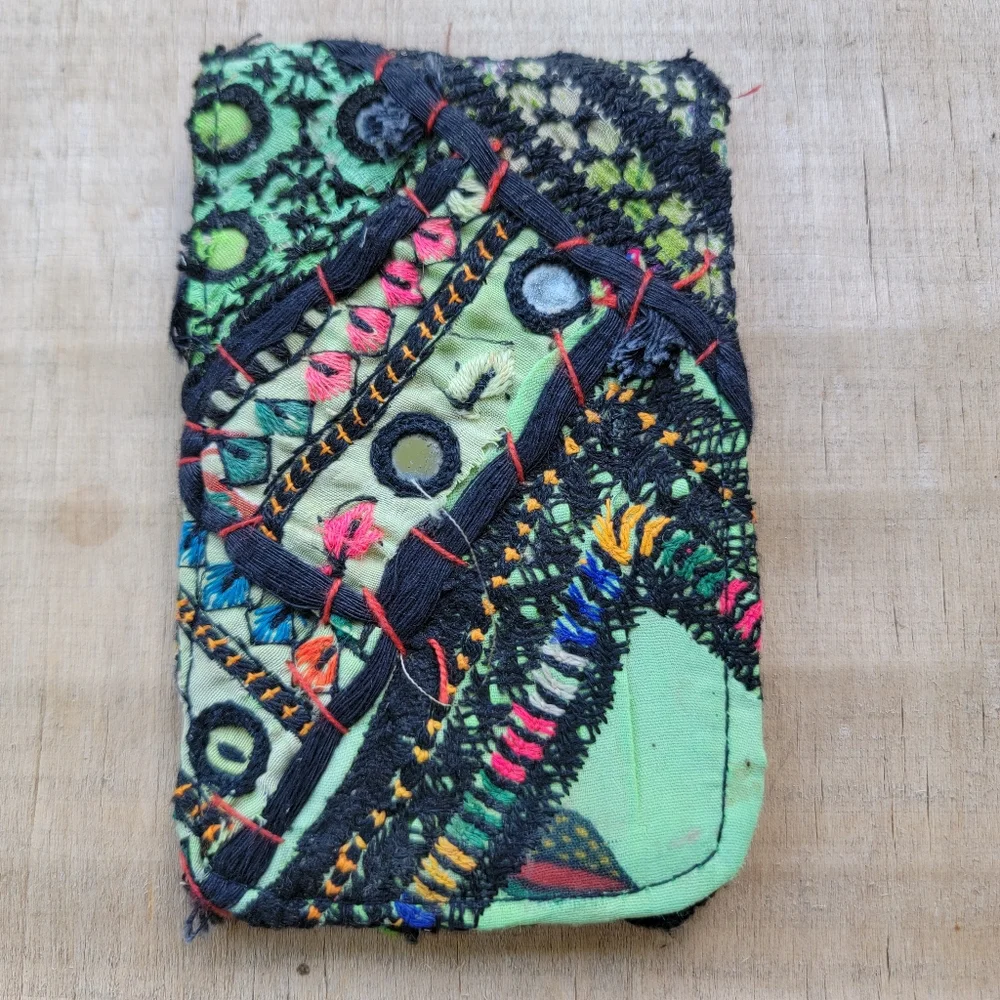 🎱🔮 Free People Boho Embroidered Repurposed vtg banjara hippie Wallet card case - Picture 15 of 16